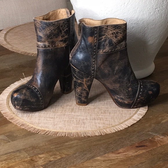 Bed Stu Shoes - Women’s Bed Stu Distressed Brown Ankle Boots Size 8.5